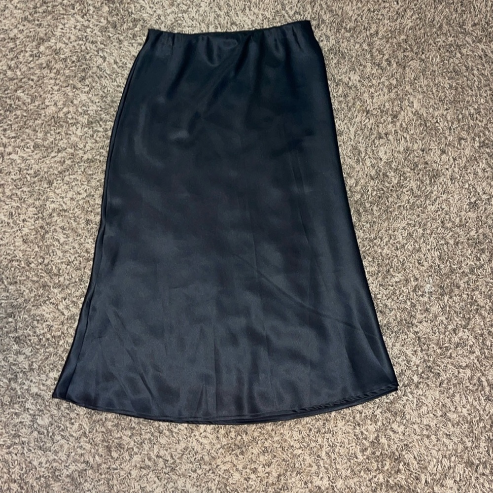 NWOT 3/4 length silk skirt